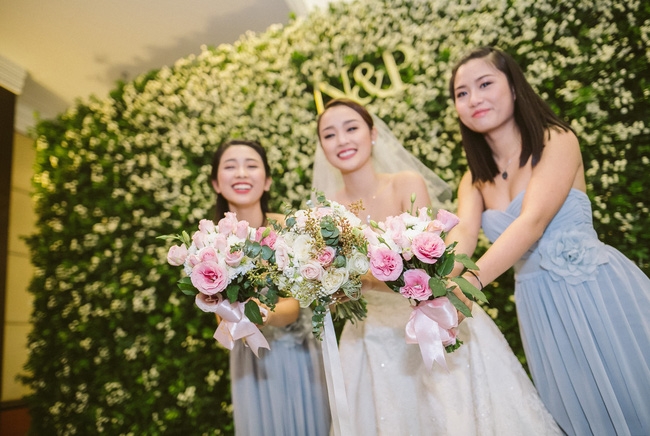 Cặp vợ chồng doanh nhân Hà Nội chi gần 1 tỷ để tổ chức đám cưới lung linh ngàn ngọn nến - Ảnh 9.