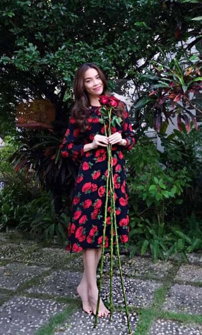 ho ngoc ha khoe bo hong “khung” tram bong - qua valentine muon hinh anh 2