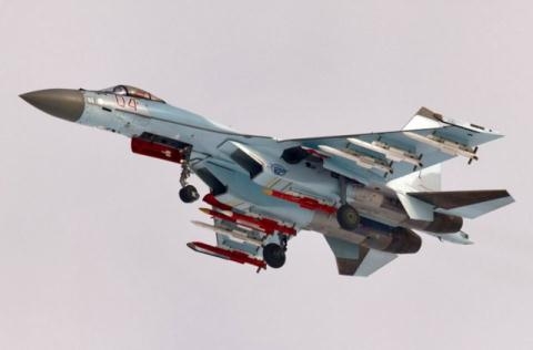 Khoe nhao lon sieu dang, Su-35S van kem Typhoon  