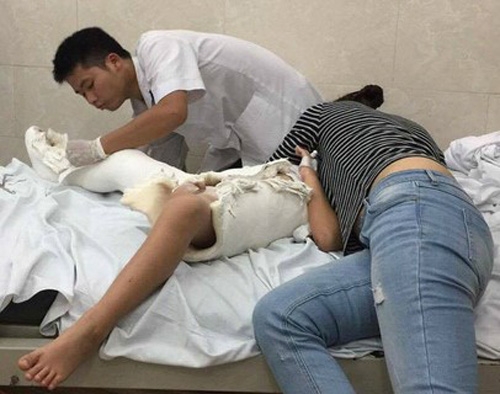 vu hoc sinh gay chan o truong: hieu truong hanh xu nhu mot tro he! hinh anh 1