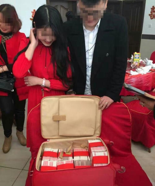 co dau 18 tuoi 'suong phat dien' khi nhan sinh le la chiec vali dung 11 ty dong - 1