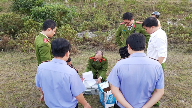 Công an tỉnh Thừa Thiên Huế đang làm việc tại hiện trường