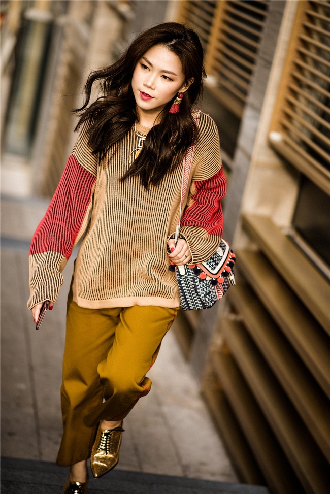 Loạt váy áo điệu đà, bay bổng sẽ đốn tim các nàng trong street style Châu Á tuần này - Ảnh 7.