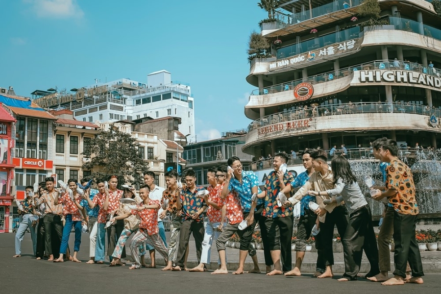 Anh ky yeu phong cach 'thanh nien Ha Noi nhung nam 90' hinh anh 2