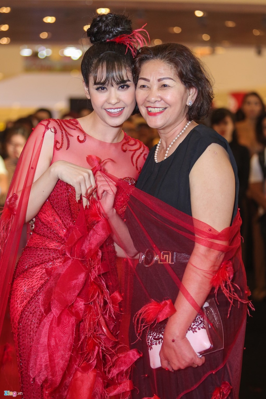 Dan sao Viet long lay tai buoi ra mat phim 'Linh duyen' hinh anh 2