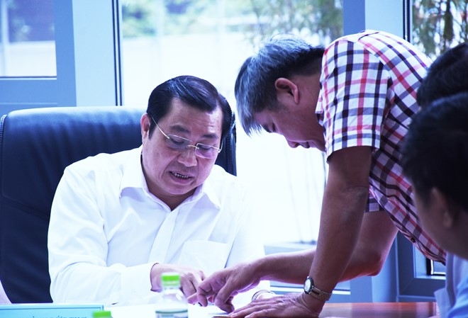 Chu tich Da Nang cong khai xin loi dan hinh anh 1