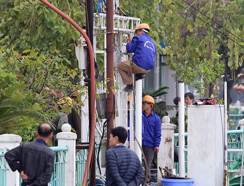 Hàng trăm người cưỡng chế, dỡ bỏ nhà nổi Hồ Tây ảnh 6