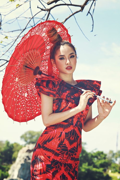 phuong-trinh-jolie-khoe-sac-trong-trang-phuc-a-dong-2