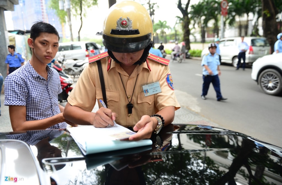 Quan 1 cho pha tuong lan via he cua van phong Bo Cong thuong hinh anh 11