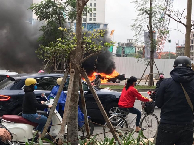 Sau vụ xe ô tô Huyndai bốc cháy ở Hà Nội, cần nắm rõ 6 nguyên nhân tiềm tàng