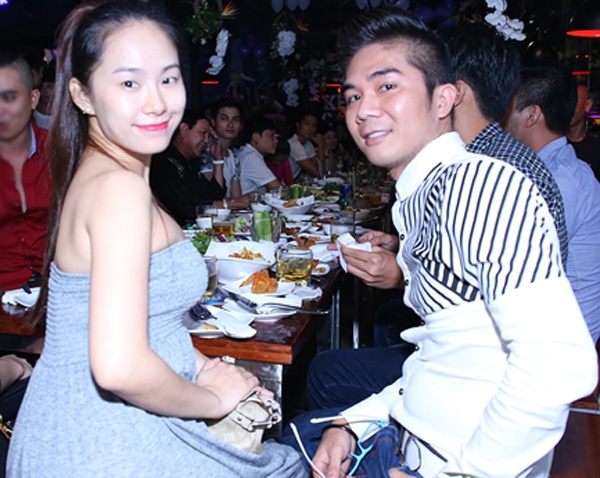  Sau nghi án cướp chồng Lương Bích Hữu và Khánh Đơn đã có 1 con chung nhưng hạnh phúc của cặp đôi này cũng không kéo dài lâu 
