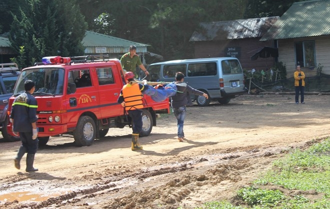 Cong an dieu tra vu du khach tu vong o thac Hang Cop hinh anh 1
