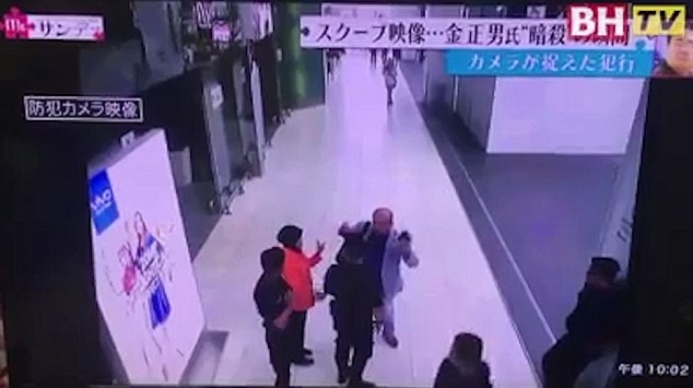  Một cảnh quay trong video được cho là ghi lại khoảnh khắc ông Kim Jong-nam, anh trai nhà lãnh đạo Triều Tiên Kim Jong-un, tại sân bay Kuala Lumpur. (Ảnh: Telegraph) 