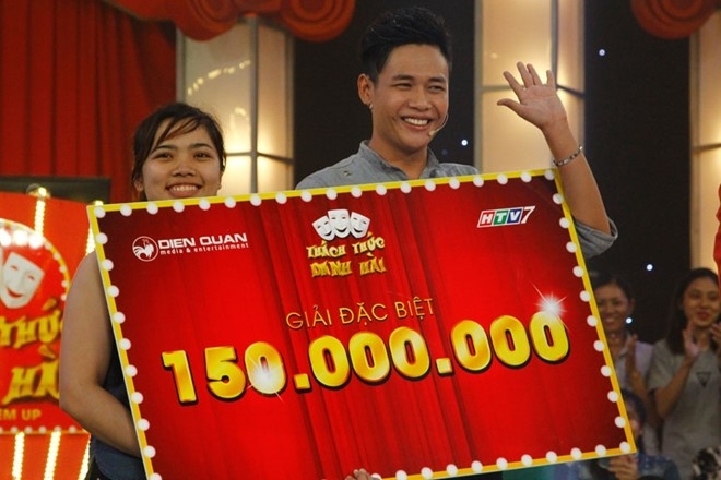 Vang tuc tren truyen hinh sao lai duoc trao giai 150 trieu? hinh anh 1