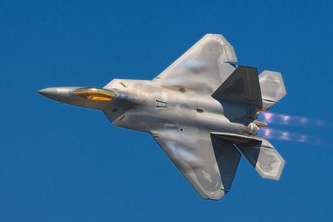 Chuyen gia: Vi sao My khong dam mang F-22 sang Syria?