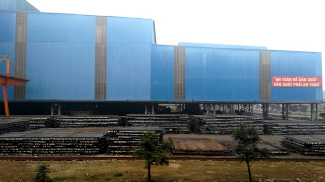 Nhà máy thép Lào Cai (liên doanh giữa DN Việt Nam và Trung Quốc) đang bị lỗ hơn 1.000 tỷ đồng sau 2 năm hoạt động (ảnh L.Bằng - Vietnamnet)