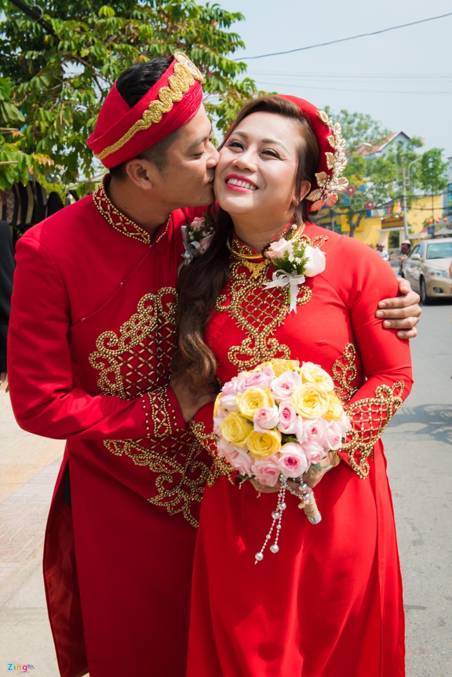 Hoang Anh hon vo Viet kieu trong le cuoi o que hinh anh 5