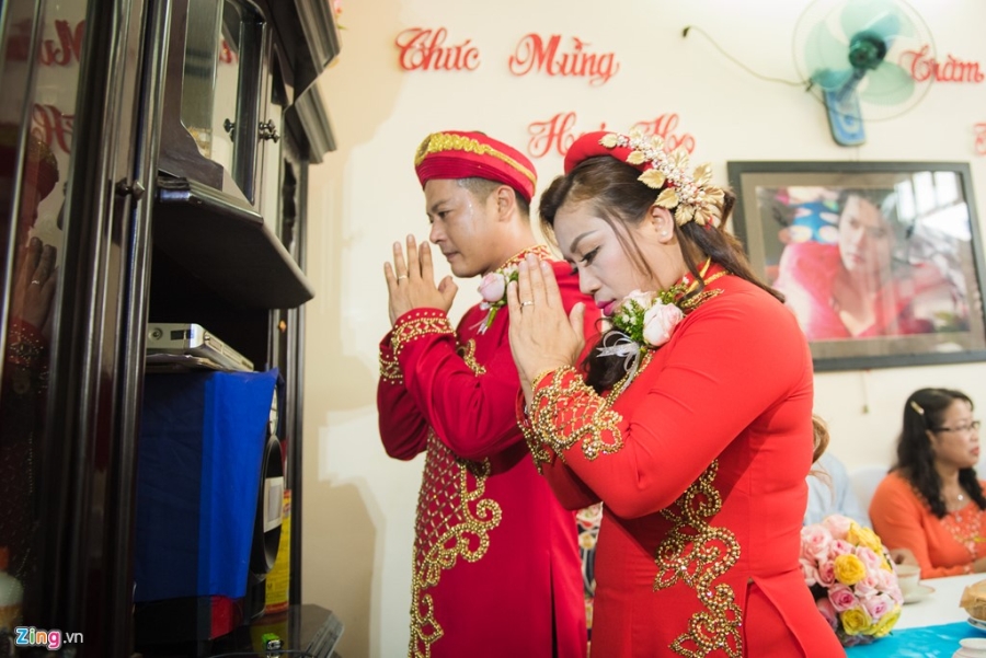 Hoang Anh hon vo Viet kieu trong le cuoi o que hinh anh 7