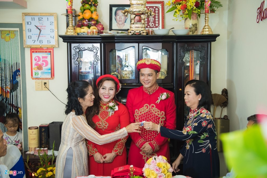 Hoang Anh hon vo Viet kieu trong le cuoi o que hinh anh 9