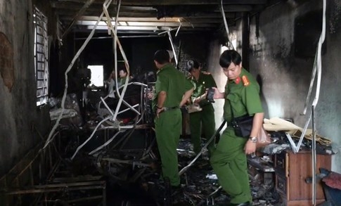 Cháy nhà, 4 người chết ở Bình Dương: Bộ Công an tiến hành khám nghiệm hiện trường - ảnh 3