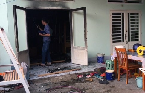 Cháy nhà, 4 người chết ở Bình Dương: Bộ Công an tiến hành khám nghiệm hiện trường - ảnh 4