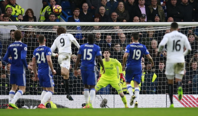 ​Đá bại Swansea 3-1, Chelsea bỏ xa M.C 11 điểm