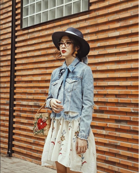 angela phuong trinh lai khien fan 