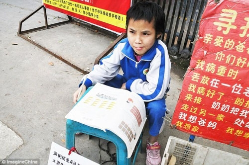 cam dong buc tam thu tim cha me cua be gai trung quoc mo coi di ban rau - 2