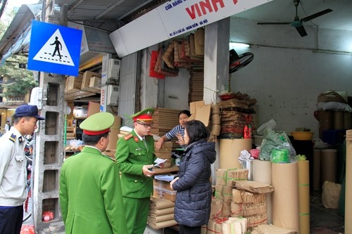Sau TPHCM, Hà Nội “ra quân” lấy lại vỉa hè ảnh 3