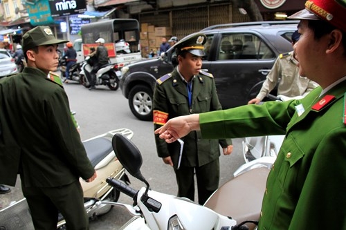 Sau TPHCM, Hà Nội “ra quân” lấy lại vỉa hè ảnh 5