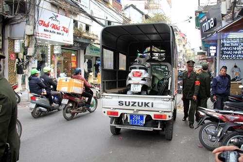 Sau TPHCM, Hà Nội “ra quân” lấy lại vỉa hè ảnh 9