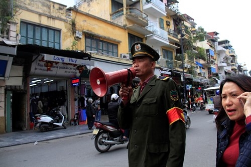 Sau TPHCM, Hà Nội “ra quân” lấy lại vỉa hè ảnh 10