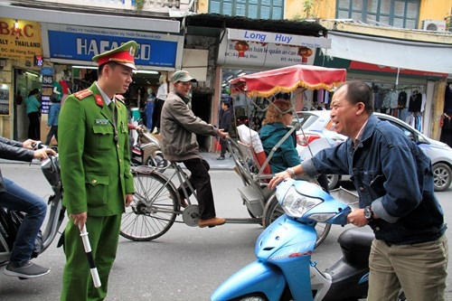 Sau TPHCM, Hà Nội “ra quân” lấy lại vỉa hè ảnh 13
