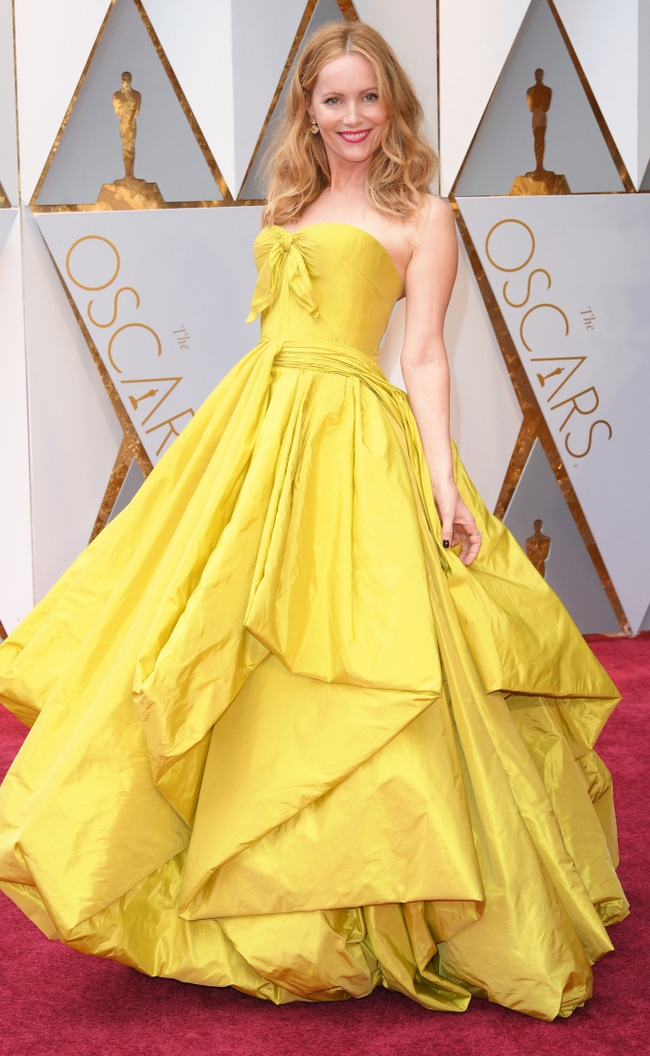 Thảm đỏ Oscar 2017: Dàn minh tinh đọ sắc lộng lẫy, Thành Long ôm thú bông đến sự kiện - Ảnh 11.