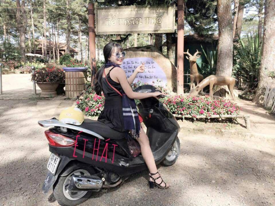 Cười lộn ruột với bộ ảnh chế muốn được cưỡi xe SH của cô gái thích sống ảo