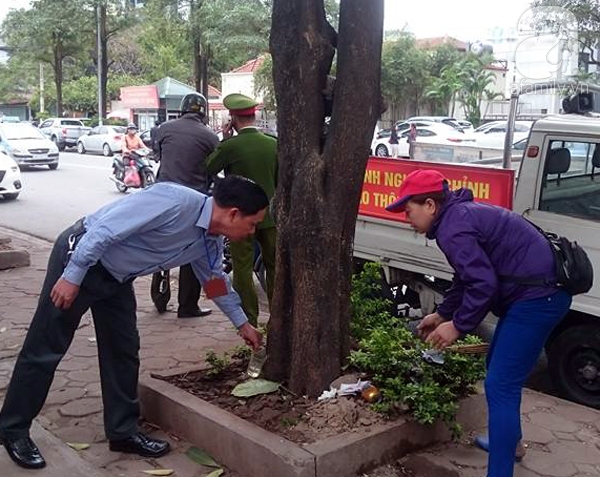 Hà Nội: Thu được gần 70 triệu đồng từ việc phạt người tiểu bậy và xả rác bừa bãi trong 2 ngày - Ảnh 1.