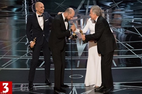 Hé lộ quy trình xử lý phong bì chiến thắng gây nhầm lẫn của Oscar 2017 - ảnh 4