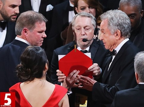 Hé lộ quy trình xử lý phong bì chiến thắng gây nhầm lẫn của Oscar 2017 - ảnh 6
