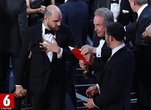 Hé lộ quy trình xử lý phong bì chiến thắng gây nhầm lẫn của Oscar 2017 - ảnh 7