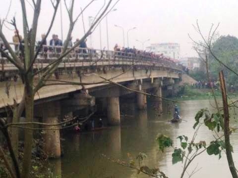 ha tinh: nam sinh lop 11 tren duong di hoc bat ngo nhay cau tu tu - 2