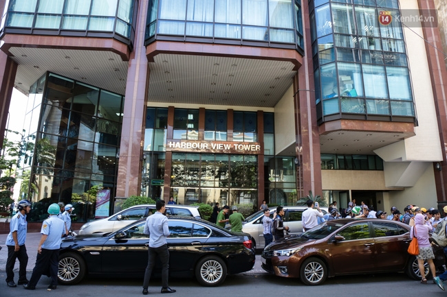 Ô tô Audi của hoa hậu Thu Hoài bị niêm phong đưa về phường do lấn chiếm vỉa hè Sài Gòn - Ảnh 10.