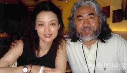 Ông trùm phim võ hiệp Kim Dung lộ ảnh qua đêm với gái trẻ - Ảnh 3.