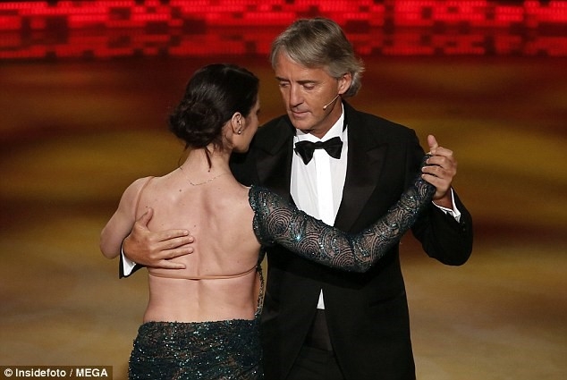 Phot lo Leicester, Mancini di thi 'Buoc nhay hoan vu' hinh anh 2
