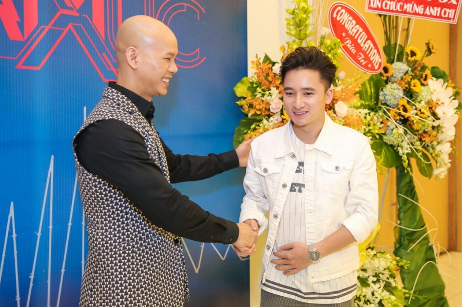 Cat Phuong va ban trai kem 8 tuoi du tiec cua Phan Dinh Tung hinh anh 9