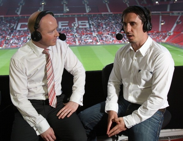 Gary Neville ung ho Mourinho day ai Luke Shaw hinh anh 1
