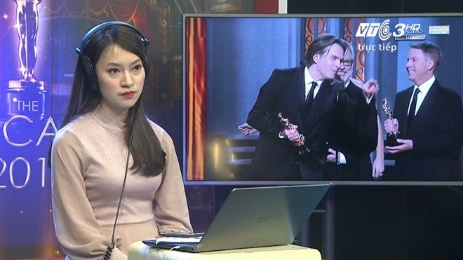Tranh luan ve nu sinh phien dich Oscar tren song truc tiep hinh anh 2