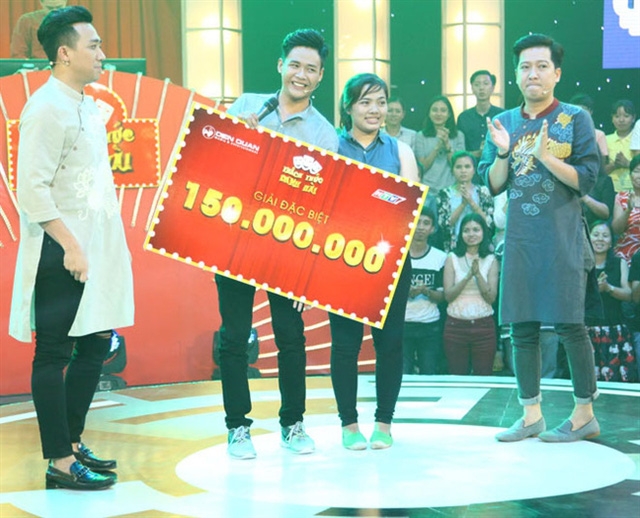 Dù bị cho là chọc cười tục tĩu nhưng thí sinh tấn Lợi vẫn đoạt giải quán quân trong game show Thách thức danh hài. Ảnh: TL.