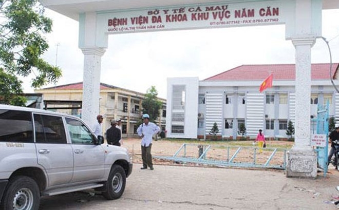 Bac si truong khoa tu vong trong phong truc hinh anh 1