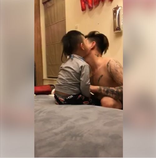 ong bo ba dao voi man cho con trai an keo dang hot nhat mang xa hoi - 2