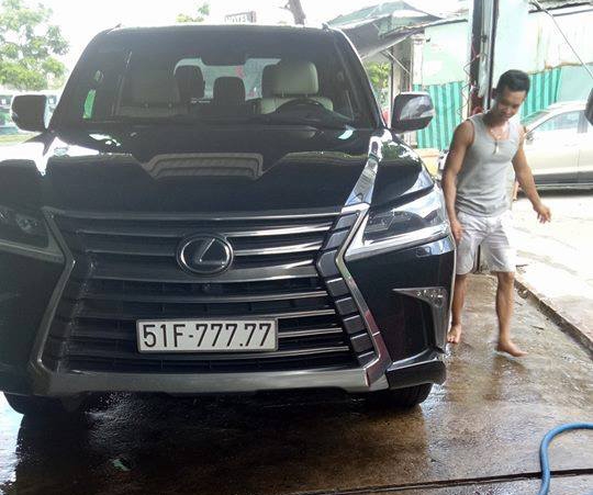Bắt gặp chuyên cơ mặt đất Lexus LX570 2016 biển ngũ quý 7 tại Sài Gòn - Ảnh 1.
